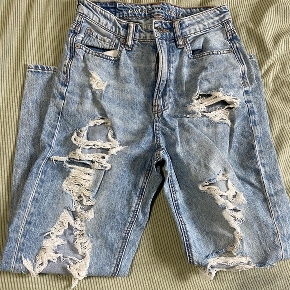 american eagle distressed mom jean - Picture 3 of 4